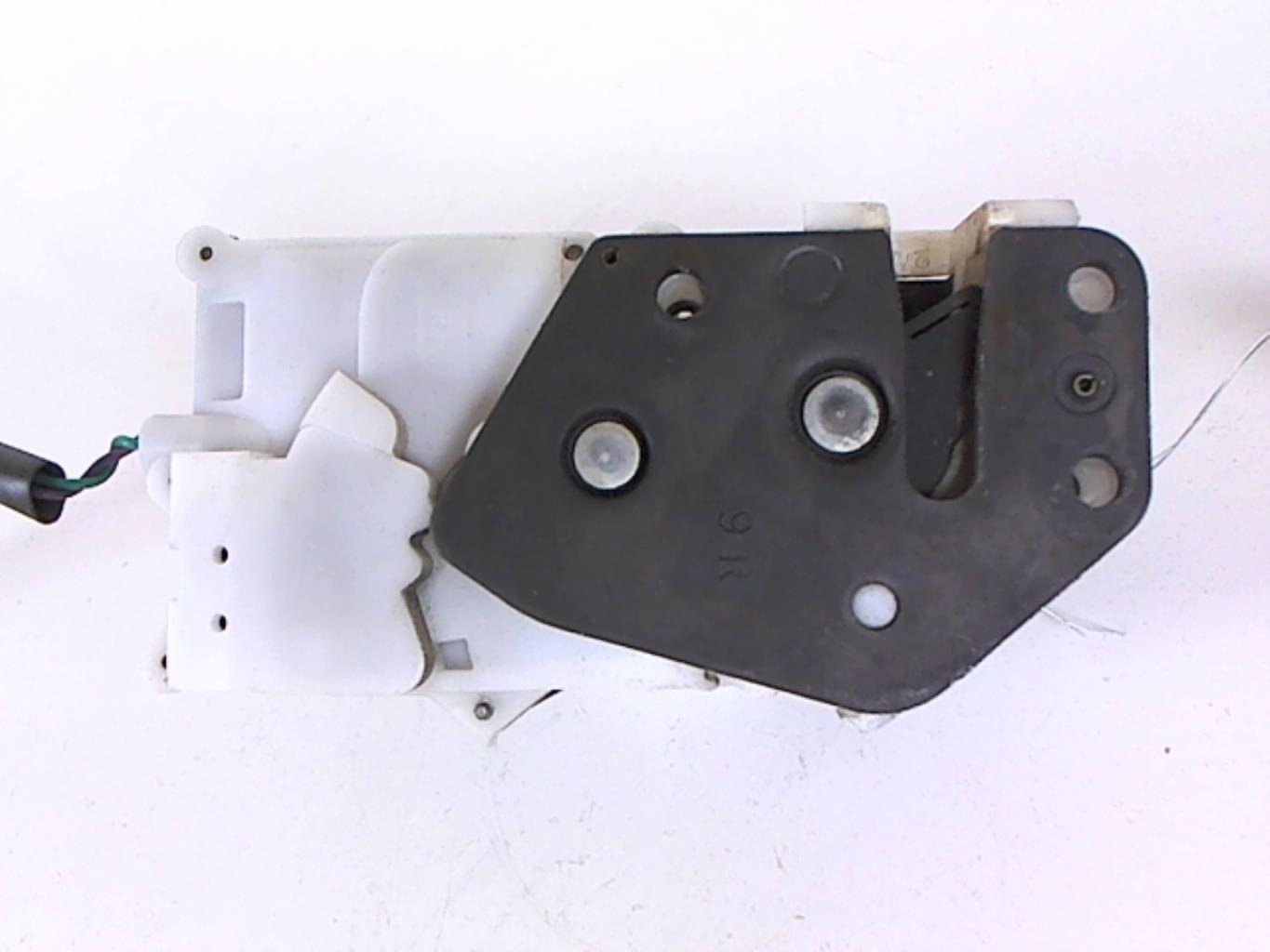 Serrure avant droit Rover 200 2 (1999) en ligne